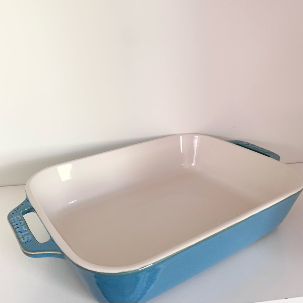 Hold NWOT Staub enameled baking dish - Picture 4 of 11